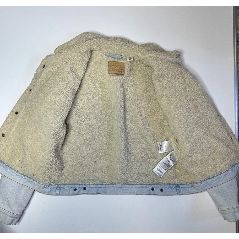 Levi's Premium Sherpa Fleece Lined Denim Trucker Jacket / Light Wash / Women's L - Picture 6 of 8